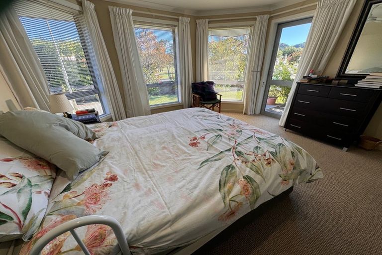 Photo of property in 6 Weka Place, Picton, 7220