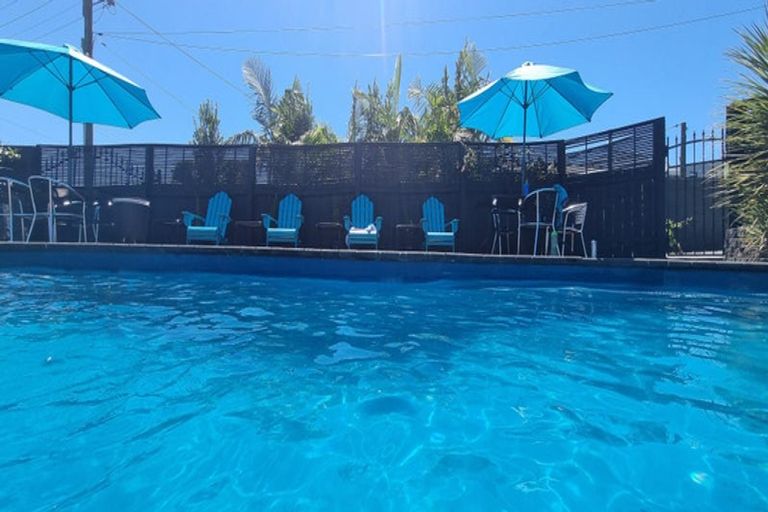 Photo of property in 175 Beach Haven Road, Beach Haven, Auckland, 0626