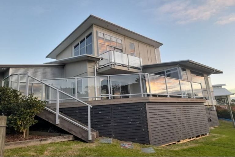 Photo of property in 9 Okura River Road, Okura, Albany, 0792