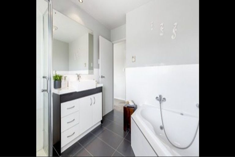 Photo of property in 46 Newbury Place, Schnapper Rock, Auckland, 0632