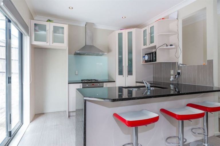 Photo of property in 23 Midhurst Avenue, Henderson, Auckland, 0612