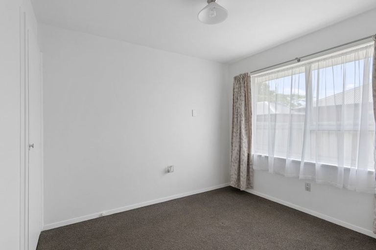 Photo of property in 1/500 Harewood Road, Harewood, Christchurch, 8051
