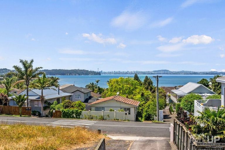 Photo of property in 57 Wiseley Road, West Harbour, Auckland, 0618