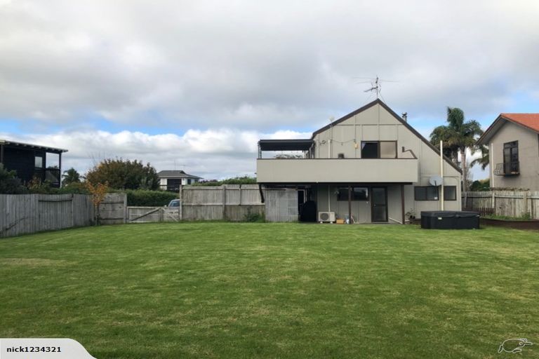 Photo of property in 2 Millen Place, Clarks Beach, 2122