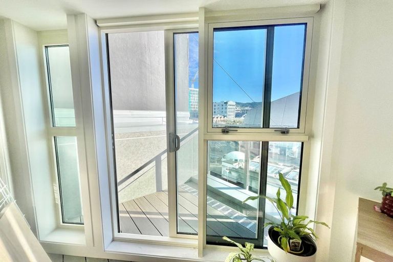 Photo of property in 5 Kent Terrace, Mount Victoria, Wellington, 6011