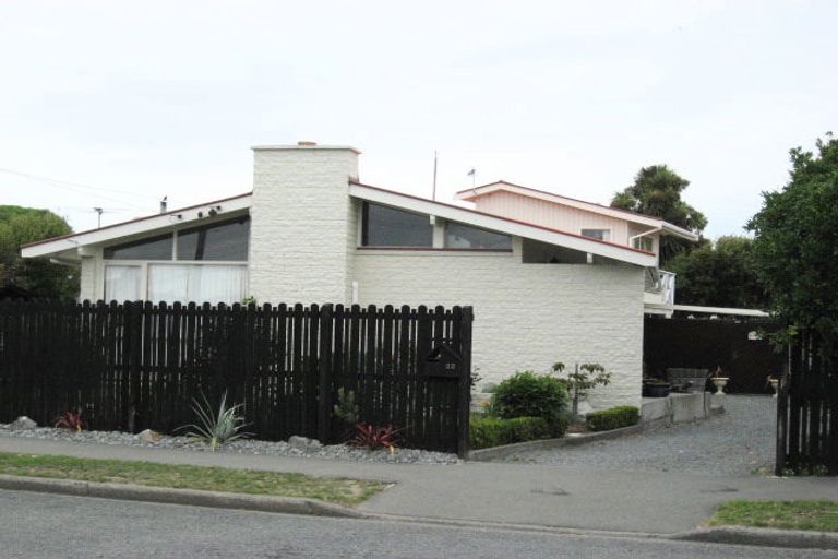 Photo of property in 22 Malta Crescent, South New Brighton, Christchurch, 8062