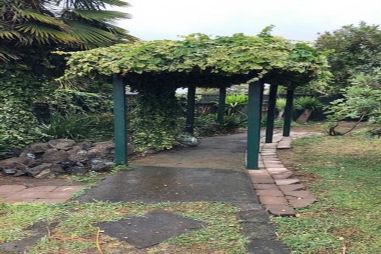 Photo of property in 74 Redoubt Road, Goodwood Heights, Auckland, 2105