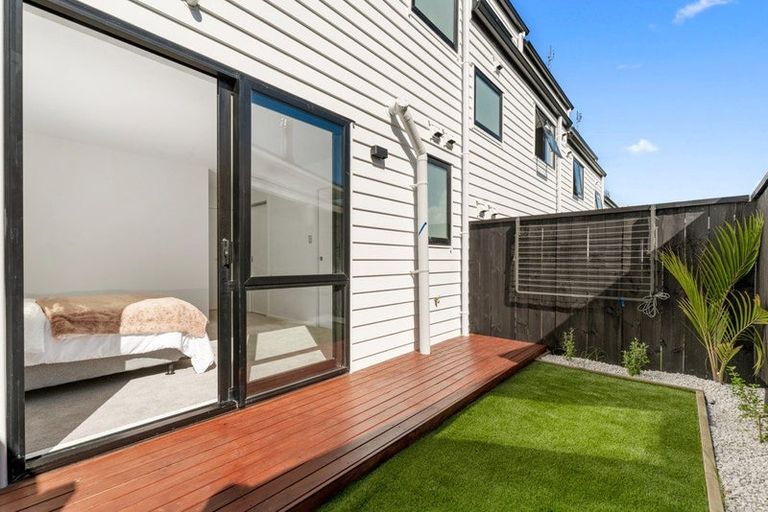 Photo of property in 8/18 Sylvan Crescent, Te Atatu South, Auckland, 0610