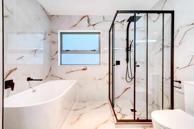 Photo of property in 74b Awaroa Road, Sunnyvale, Auckland, 0612