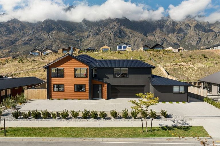 Photo of property in 31 Muster Road, Jacks Point, 9371