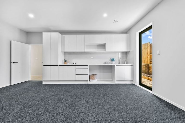 Photo of property in 63 Mcindoe Road, Kumeu, 0810