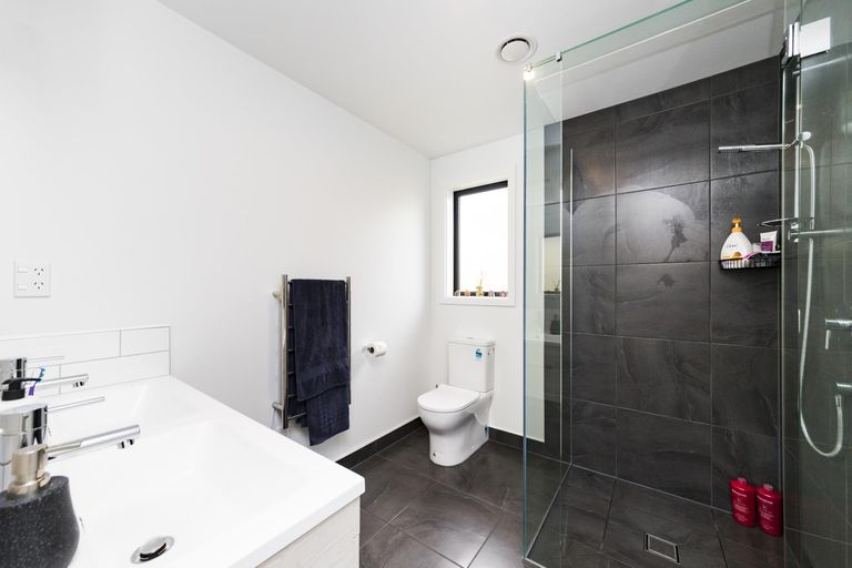 Photo of property in 3 Sardinia Grove, Fitzherbert, Palmerston North, 4410