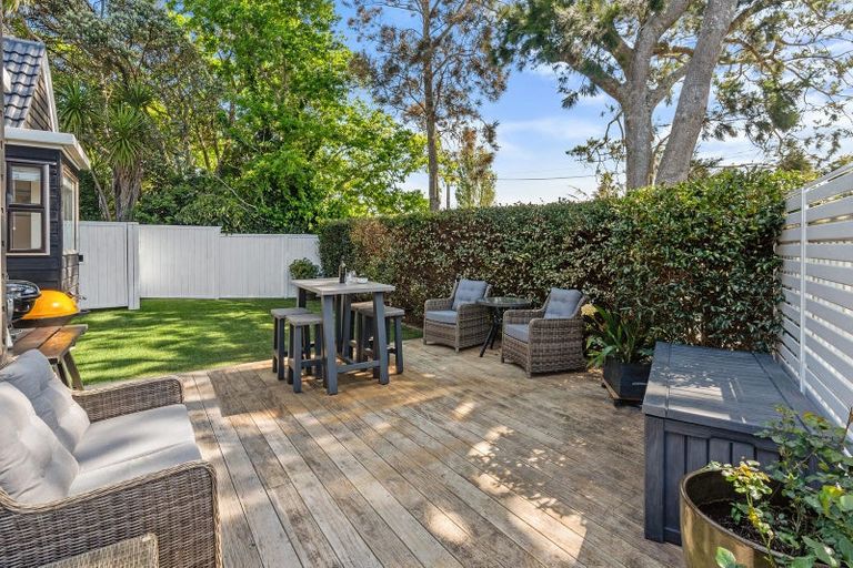 Photo of property in 1/82 Knights Road, Rothesay Bay, Auckland, 0630