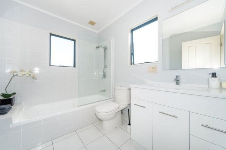 Photo of property in 5 Albizia Avenue, Henderson, Auckland, 0612