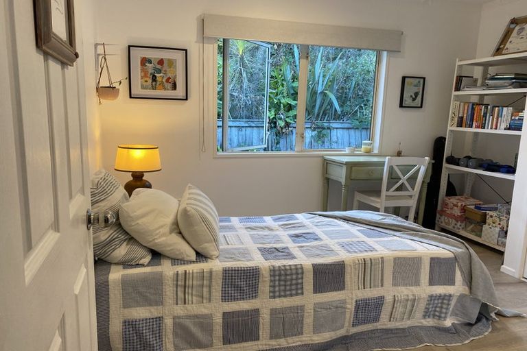 Photo of property in 39 Emlyn Place, Torbay, Auckland, 0630