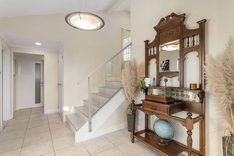 Photo of property in 5 Signal Hill Road, Mount Pleasant, Christchurch, 8081