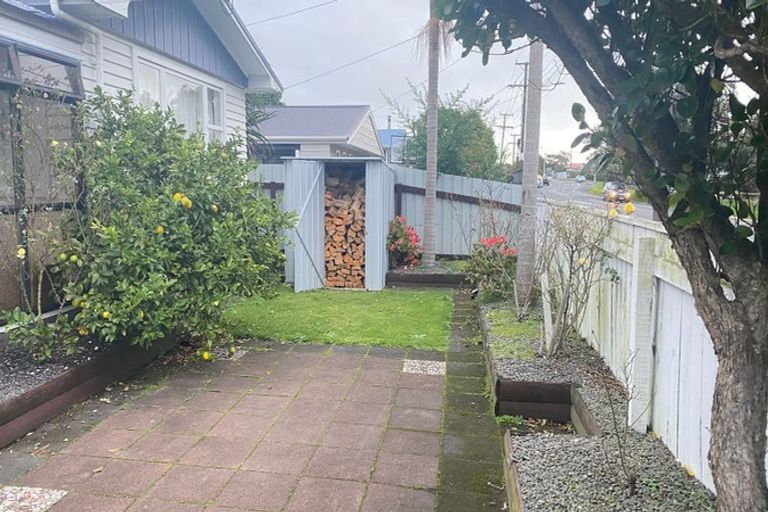 Photo of property in 211 Omata Road, Spotswood, New Plymouth, 4310