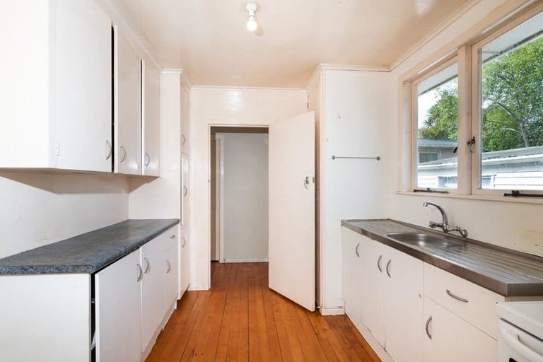 Photo of property in 48 Longburn Road, Henderson, Auckland, 0610