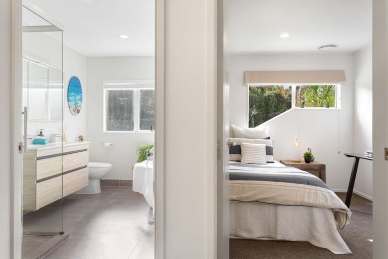 Photo of property in 32 Kate Sheppard Avenue, Torbay, Auckland, 0630