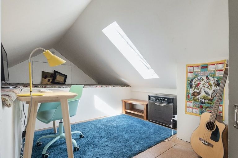 Photo of property in 15 Upper Bourke Street, Kilbirnie, Wellington, 6022