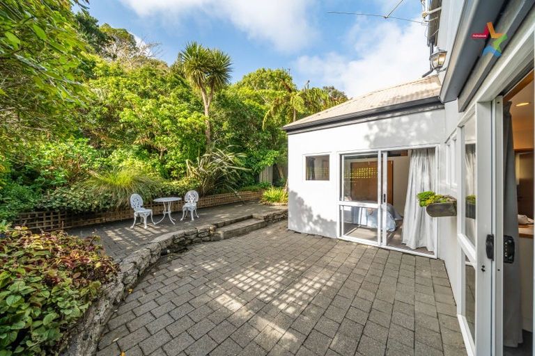 Photo of property in 2/196 Dowse Drive, Maungaraki, Lower Hutt, 5010
