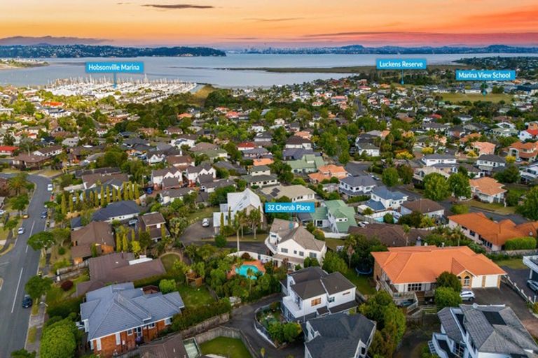 Photo of property in 32 Cherub Place, West Harbour, Auckland, 0618