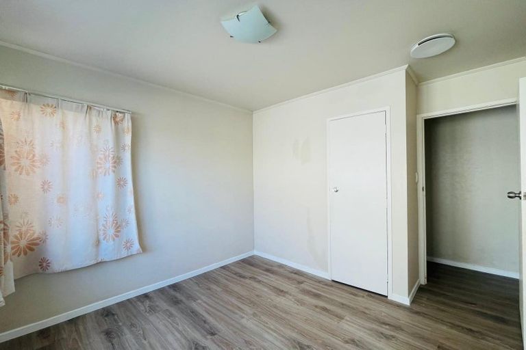Photo of property in 30 Mannering Place, Hillcrest, Auckland, 0627