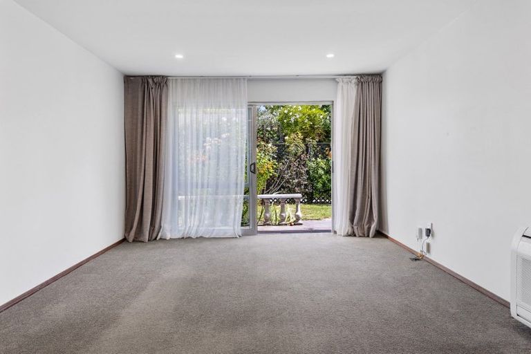 Photo of property in 2/12 Oxley Avenue, St Albans, Christchurch, 8014