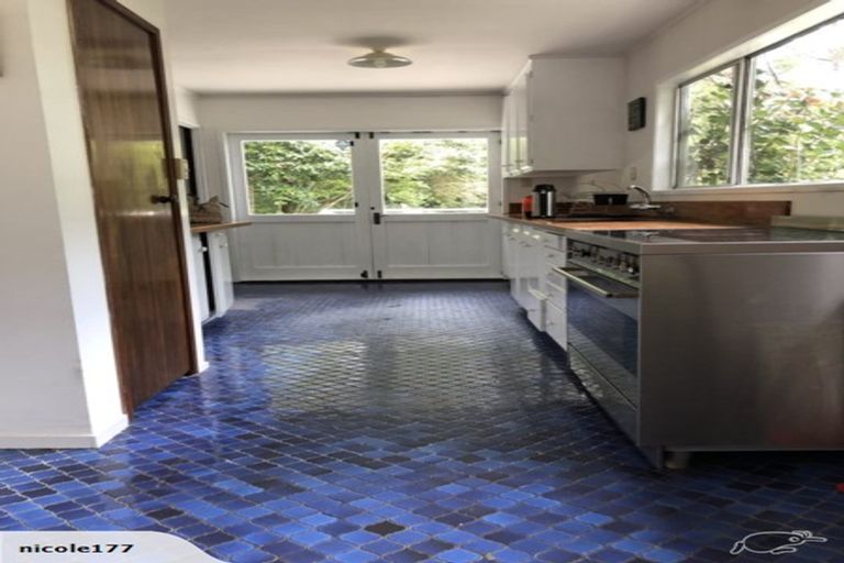 Photo of property in 7a Tinopai Road, Titirangi, Auckland, 0604