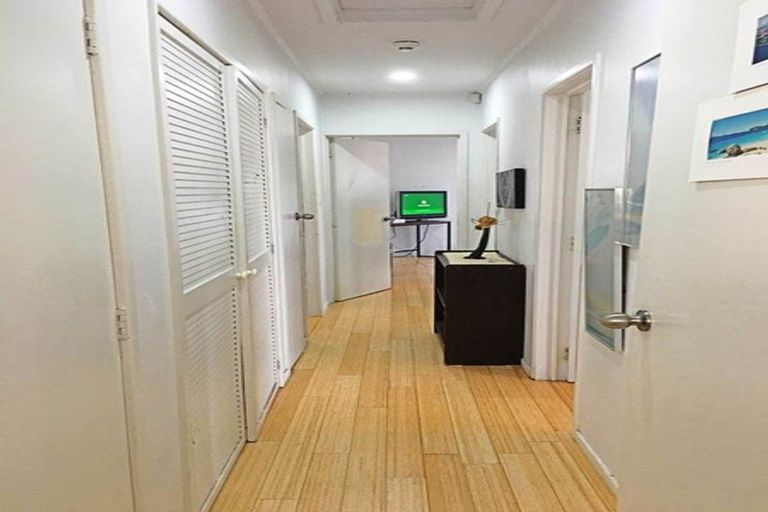 Photo of property in 19 Swallow Drive, Manurewa, Auckland, 2102