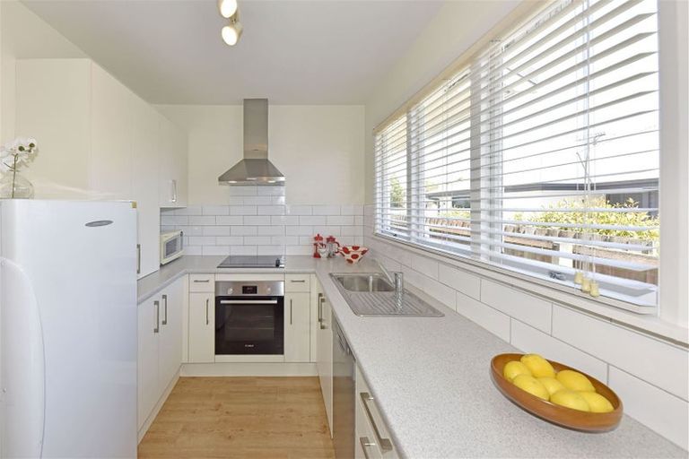 Photo of property in 2/11 Mcfaddens Road, St Albans, Christchurch, 8052