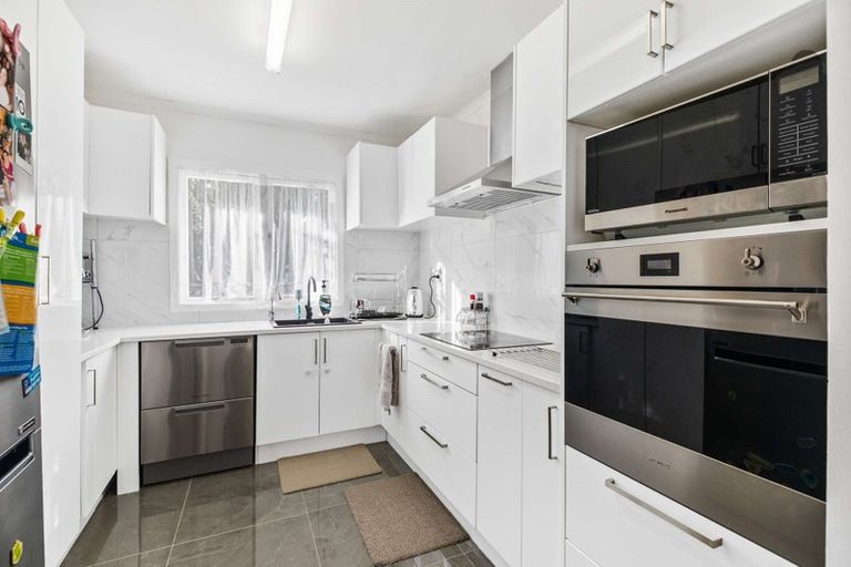 Photo of property in 1/16 Evans Road, Glen Eden, Auckland, 0602