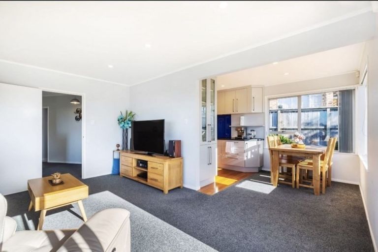 Photo of property in 11 Reydon Place, Cockle Bay, Auckland, 2014