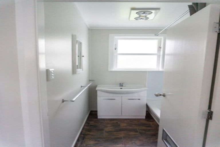 Photo of property in 36 Crewe Crescent, Hokowhitu, Palmerston North, 4410