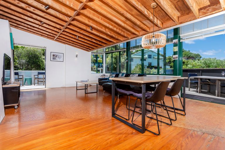 Photo of property in 6 Gannet Point, Rothesay Bay, Auckland, 0630