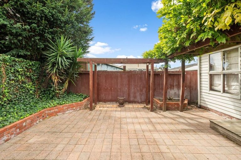 Photo of property in 26 Glenora Place, Hornby, Christchurch, 8042