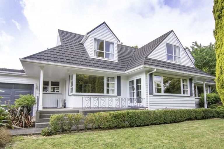 Photo of property in 18 Churchill Avenue, Hokowhitu, Palmerston North, 4410