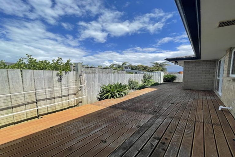 Photo of property in 72 Prince Regent Drive, Half Moon Bay, Auckland, 2012