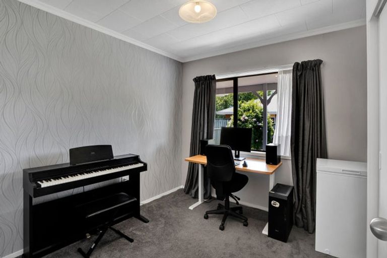 Photo of property in 30 Nikau Street, Inglewood, 4330