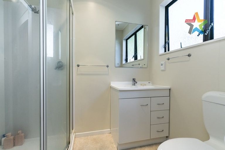 Photo of property in 4 Alanbrooke Place, Karori, Wellington, 6012