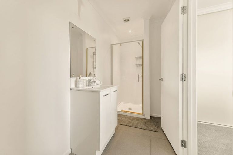 Photo of property in 91 Mountain Road, Henderson Valley, Auckland, 0612