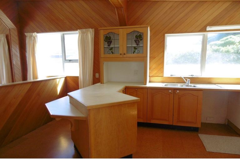 Photo of property in 15 Sunset Parade, Plimmerton, Porirua, 5026