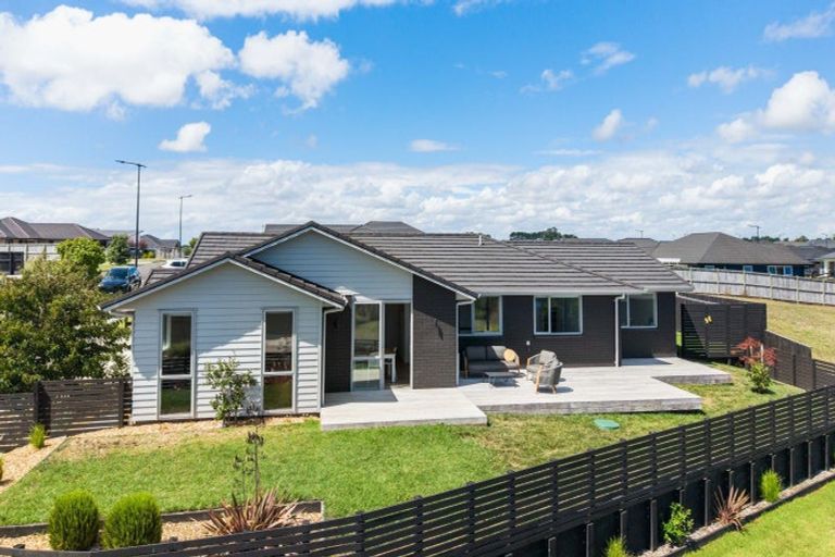 Photo of property in 11 Waikohi Avenue, Glenbrook, Waiuku, 2681