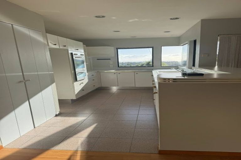 Photo of property in 2/7 Calypso Place, Rothesay Bay, Auckland, 0630