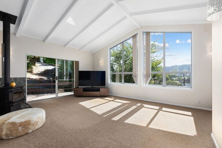 Photo of property in 30 Davis Grove, Wainuiomata, Lower Hutt, 5014