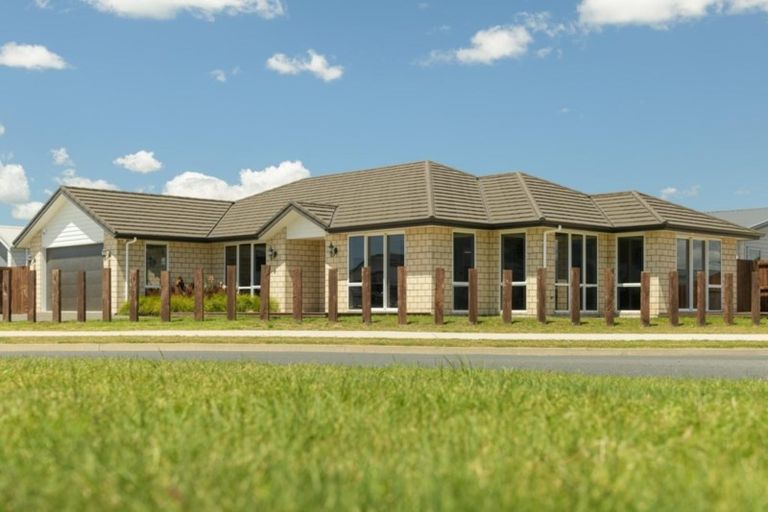 Photo of property in 1 Livingstone Drive, Papamoa Beach, Papamoa, 3118