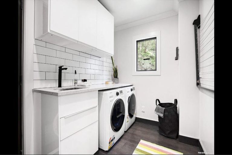 Photo of property in 147 Seatoun Heights Road, Miramar, Wellington, 6022