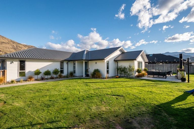 Photo of property in 37 Myles Way, Lower Shotover, Queenstown, 9304