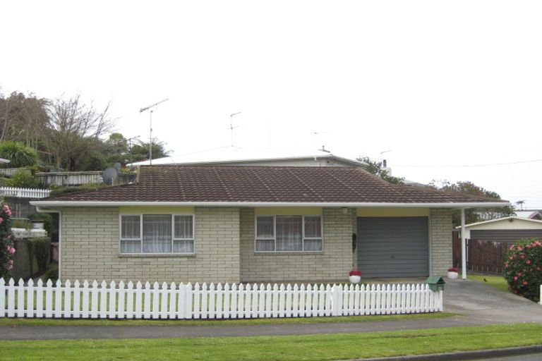 Photo of property in 20 Kenmore Street, Westown, New Plymouth, 4310