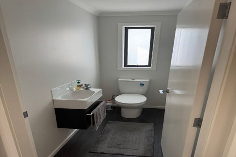 Photo of property in 91c Whites Line East, Waiwhetu, Lower Hutt, 5010